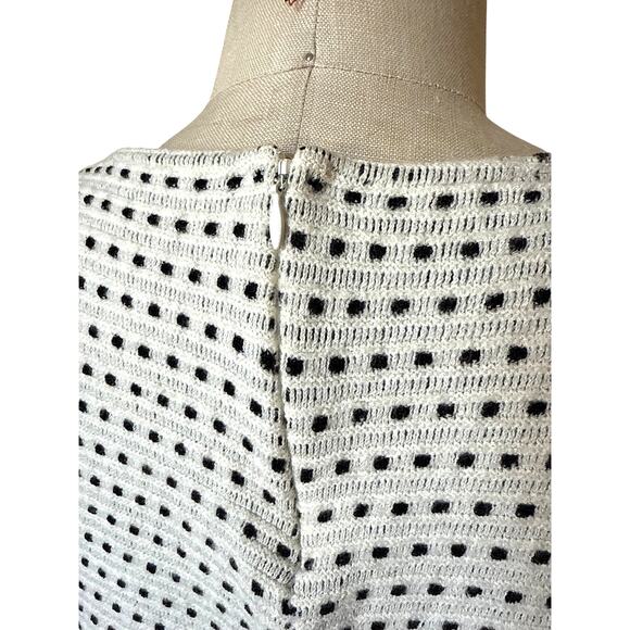 St. John Sleeveless Knit Top in White with Black Dots Size Medium - Picture 4 of 6